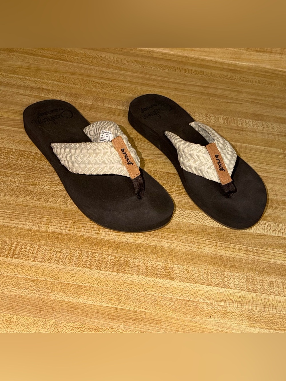 Reef cushion Women's size 6 threads flip flops sandals Cream Braided Strap